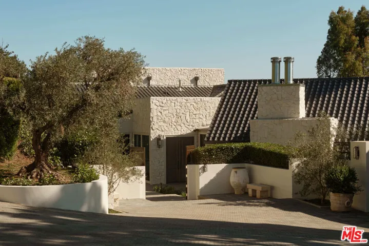 851 Strada Vecchia Road, Los Angeles, California 90077