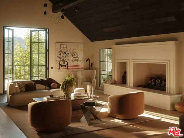 851 Strada Vecchia Road, Los Angeles, California 90077