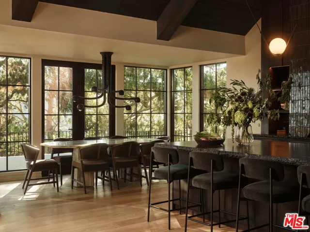851 Strada Vecchia Road, Los Angeles, California 90077
