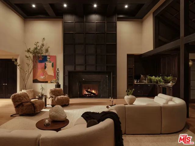 851 Strada Vecchia Road, Los Angeles, California 90077