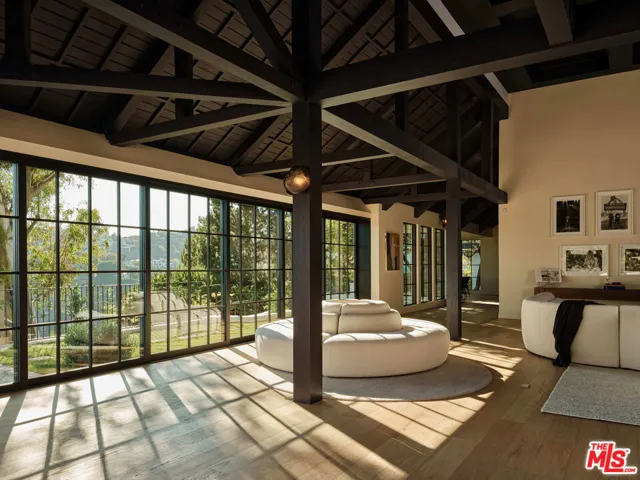 851 Strada Vecchia Road, Los Angeles, California 90077