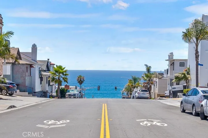 5 minute walk to the beach