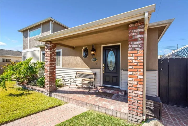 1911 N Fairview Street, Burbank, California 91505