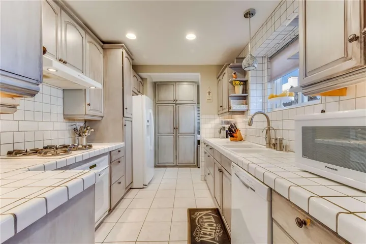 1911 N Fairview Street, Burbank, California 91505