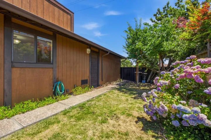 888 N Rengstorff Avenue, Mountain View, California 94043