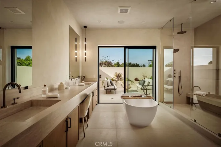 15447 Huston, Sherman Oaks, California 91403
