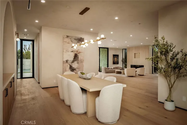 15447 Huston, Sherman Oaks, California 91403