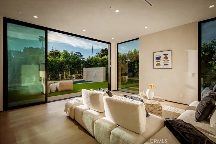 15447 Huston, Sherman Oaks, California 91403