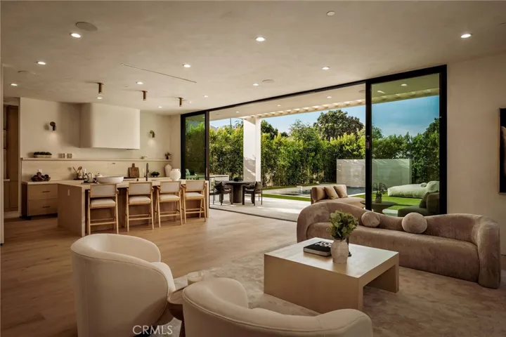 15447 Huston, Sherman Oaks, California 91403