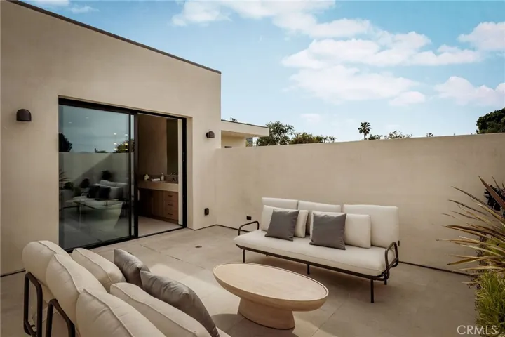 15447 Huston, Sherman Oaks, California 91403