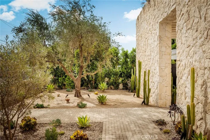 15447 Huston, Sherman Oaks, California 91403