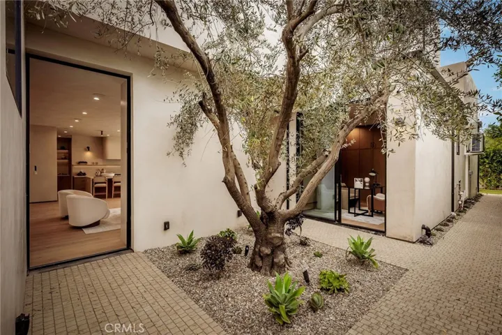15447 Huston, Sherman Oaks, California 91403