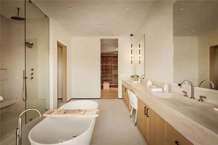 15447 Huston, Sherman Oaks, California 91403