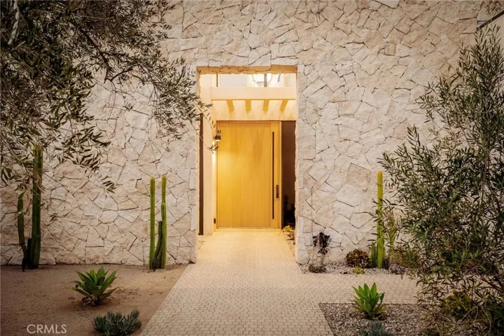 15447 Huston, Sherman Oaks, California 91403