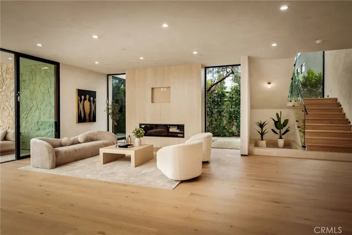 15447 Huston, Sherman Oaks, California 91403