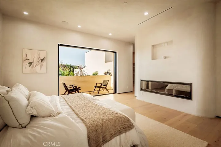 15447 Huston, Sherman Oaks, California 91403