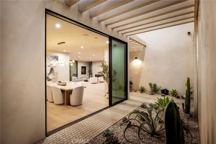 15447 Huston, Sherman Oaks, California 91403