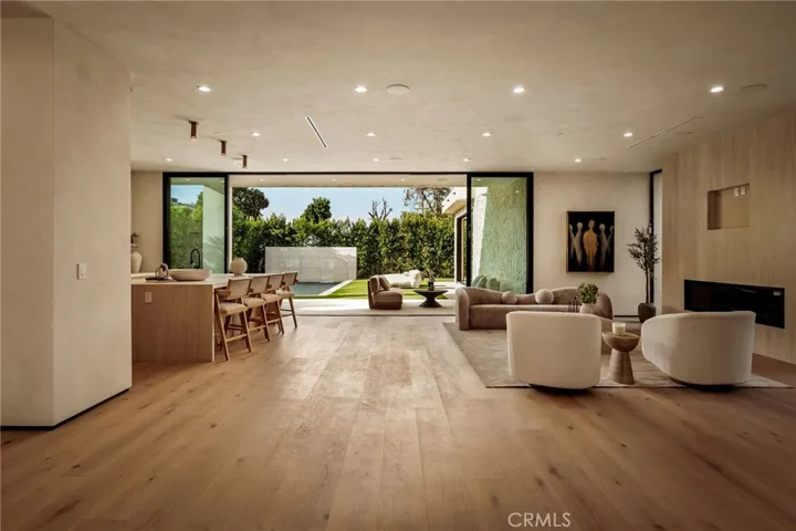 15447 Huston, Sherman Oaks, California 91403
