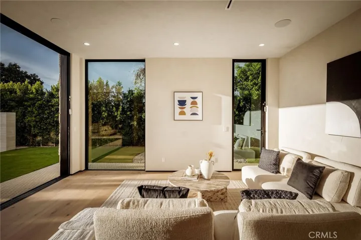 15447 Huston, Sherman Oaks, California 91403