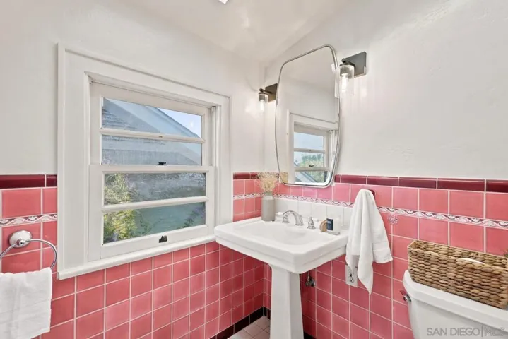 2521 Collier Ave, San Diego, California 92116
