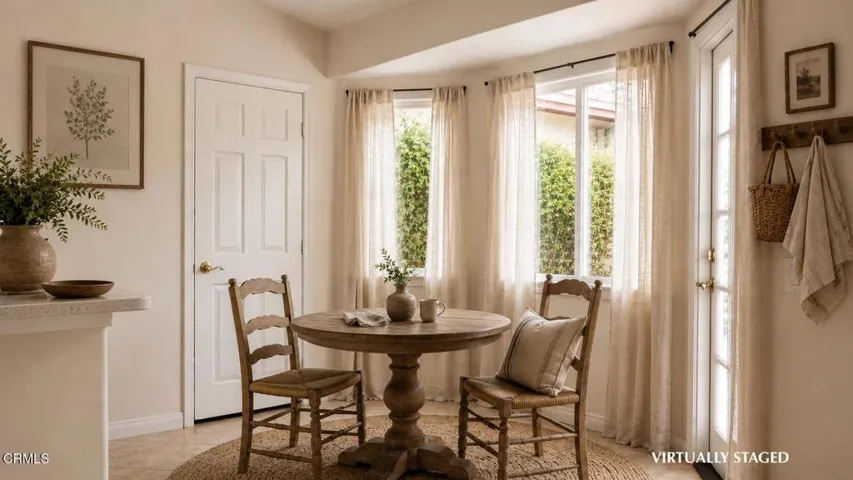 585-windmill-court breakfast nook