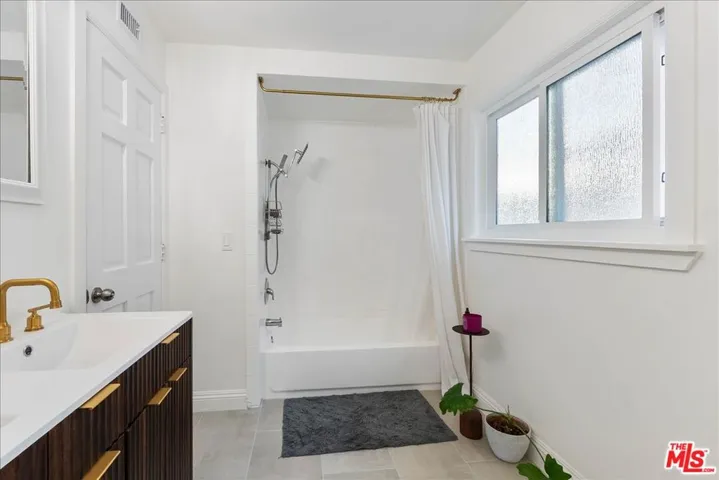 19428 Kemp Avenue, Carson, California 90746