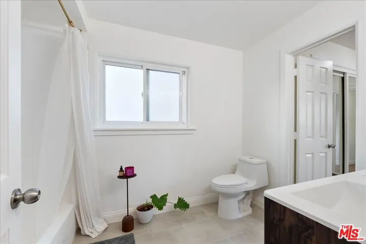 19428 Kemp Avenue, Carson, California 90746