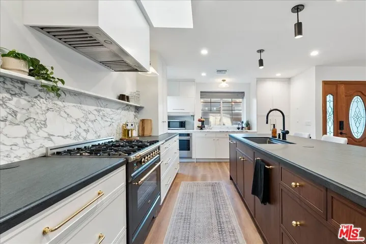 19428 Kemp Avenue, Carson, California 90746