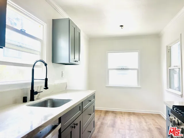 604 E Chevy Chase Drive B, Glendale, California 91205
