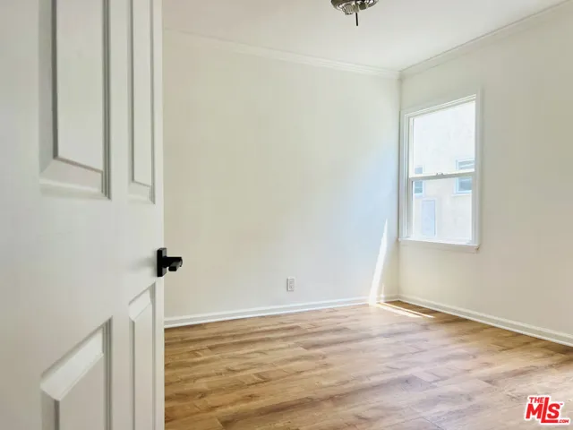 604 E Chevy Chase Drive B, Glendale, California 91205