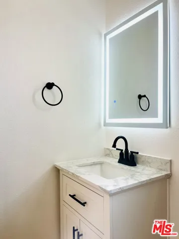 604 E Chevy Chase Drive B, Glendale, California 91205