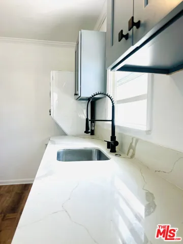 604 E Chevy Chase Drive B, Glendale, California 91205