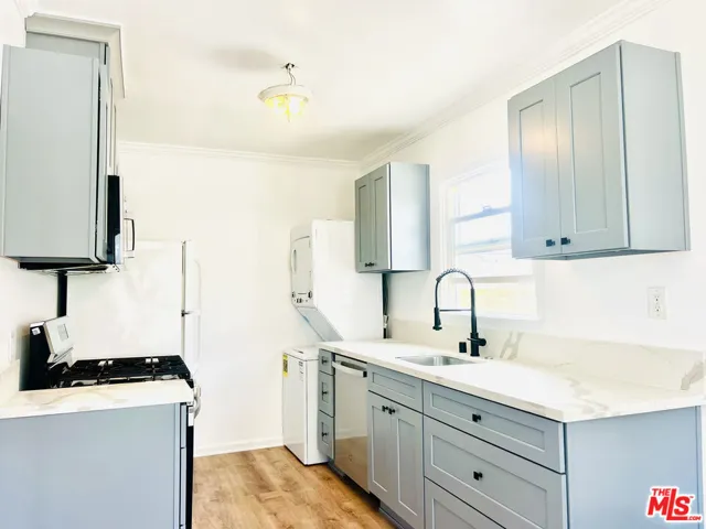 604 E Chevy Chase Drive B, Glendale, California 91205