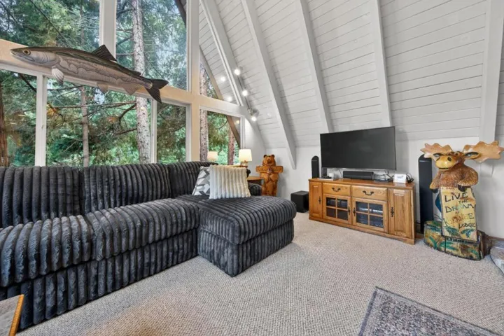 458 Peninsula Drive, Westwood, California 96137
