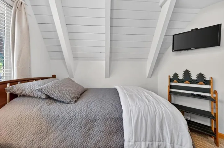 458 Peninsula Drive, Westwood, California 96137