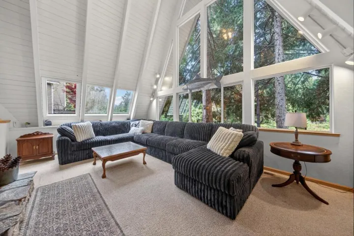 458 Peninsula Drive, Westwood, California 96137