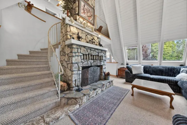 458 Peninsula Drive, Westwood, California 96137