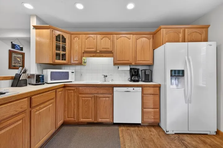 458 Peninsula Drive, Westwood, California 96137