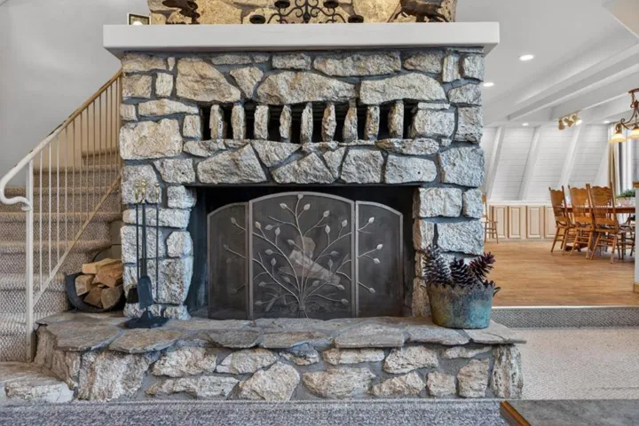 458 Peninsula Drive, Westwood, California 96137