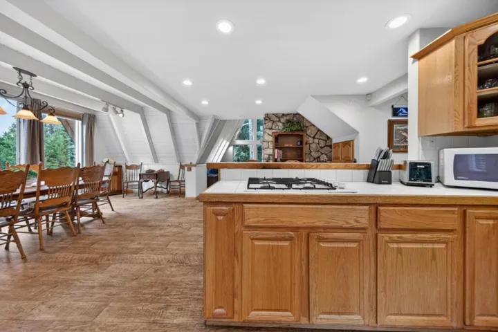 458 Peninsula Drive, Westwood, California 96137