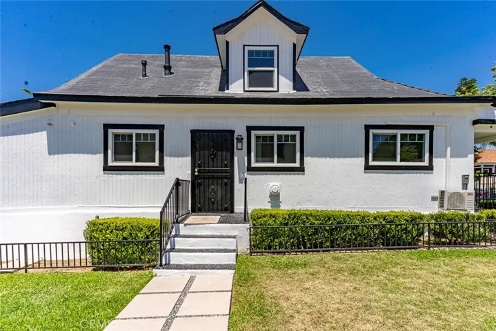 6741 Newlin Avenue A, Whittier, California 90601