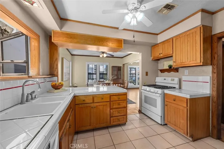 118 Glendora Avenue, Long Beach, California 90803