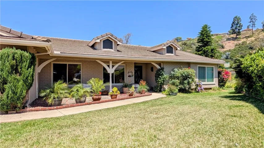 2397 N San Benito Court, Claremont, California 91711