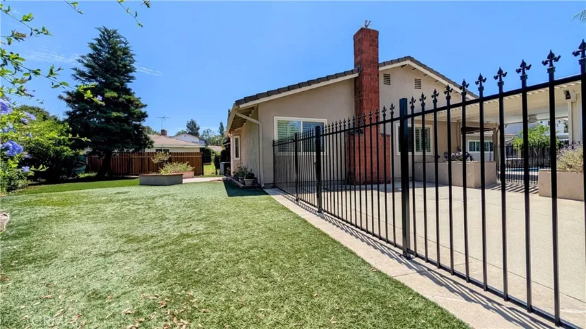 2397 N San Benito Court, Claremont, California 91711