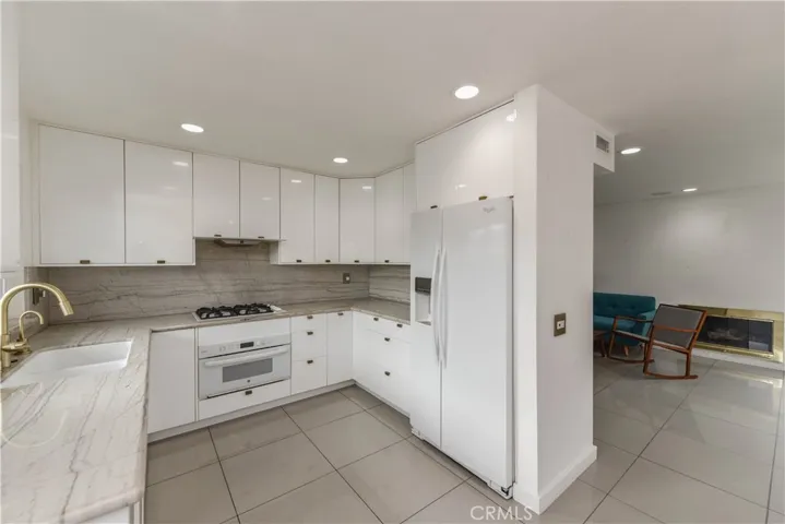 53 Oxford 14, Irvine, California 92612