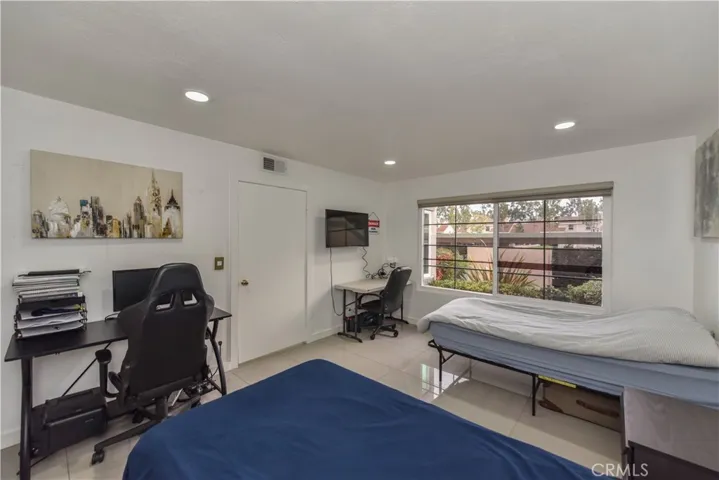 53 Oxford 14, Irvine, California 92612