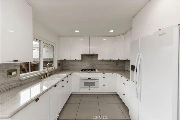 53 Oxford 14, Irvine, California 92612
