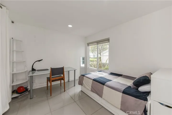 53 Oxford 14, Irvine, California 92612