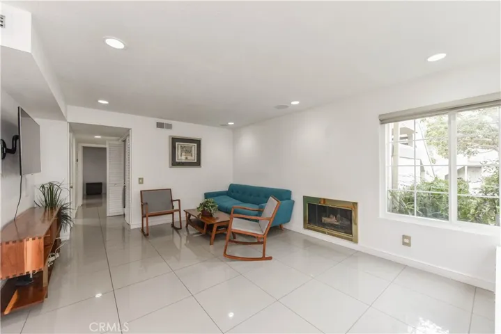 53 Oxford 14, Irvine, California 92612