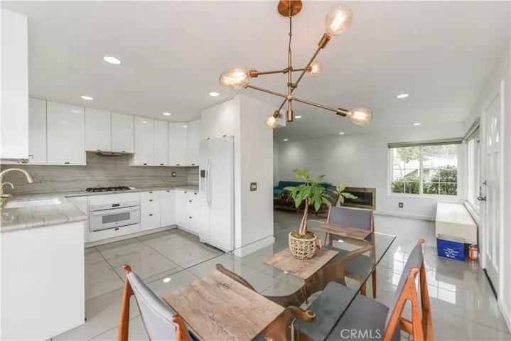 53 Oxford 14, Irvine, California 92612